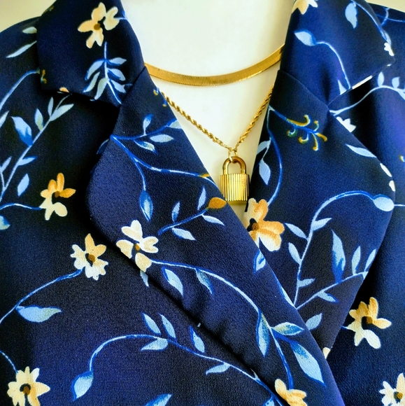 Women's Floral Print Wrap Dress - Picture 4 of 10